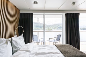 Arctic Superior | Wheelchair-accessible outside cabin with balcony